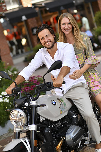 Konstantin Graf von Keyserlingk mit Frau Anja Gräfin von Keyserlingk - Ingolstadt Village Event „BMW Motorrad x Stefan Marquard - Surf & Turf BBQ“ im Ingolstadt Village am 07.08.2025 (©Foto: BrauerPhotos / Goran Nitschke)